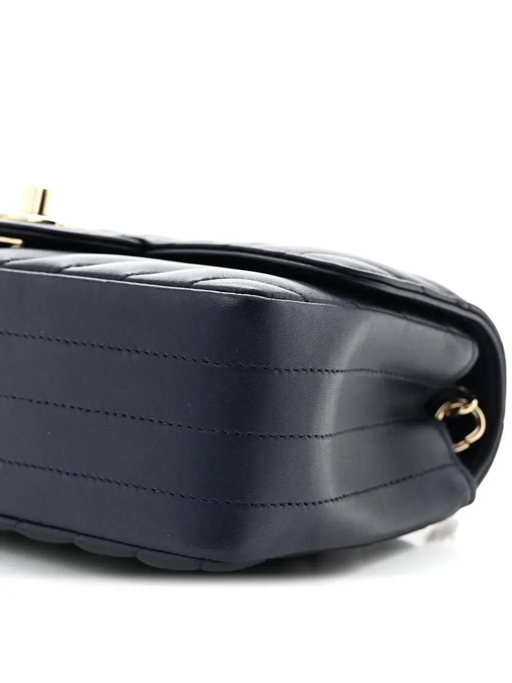 CHANEL indulge timeless